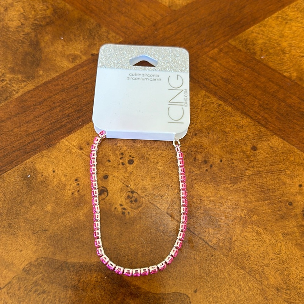 A cute bracelet in the brand icing